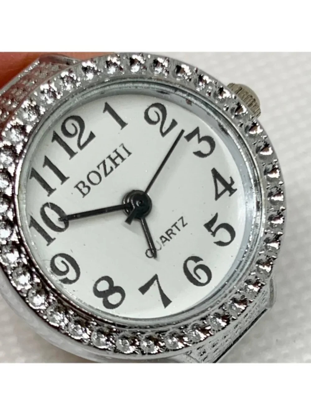 Quartz Ring Watch with RhinesBozhi Quartz Ring Watch with Rhinestone  running